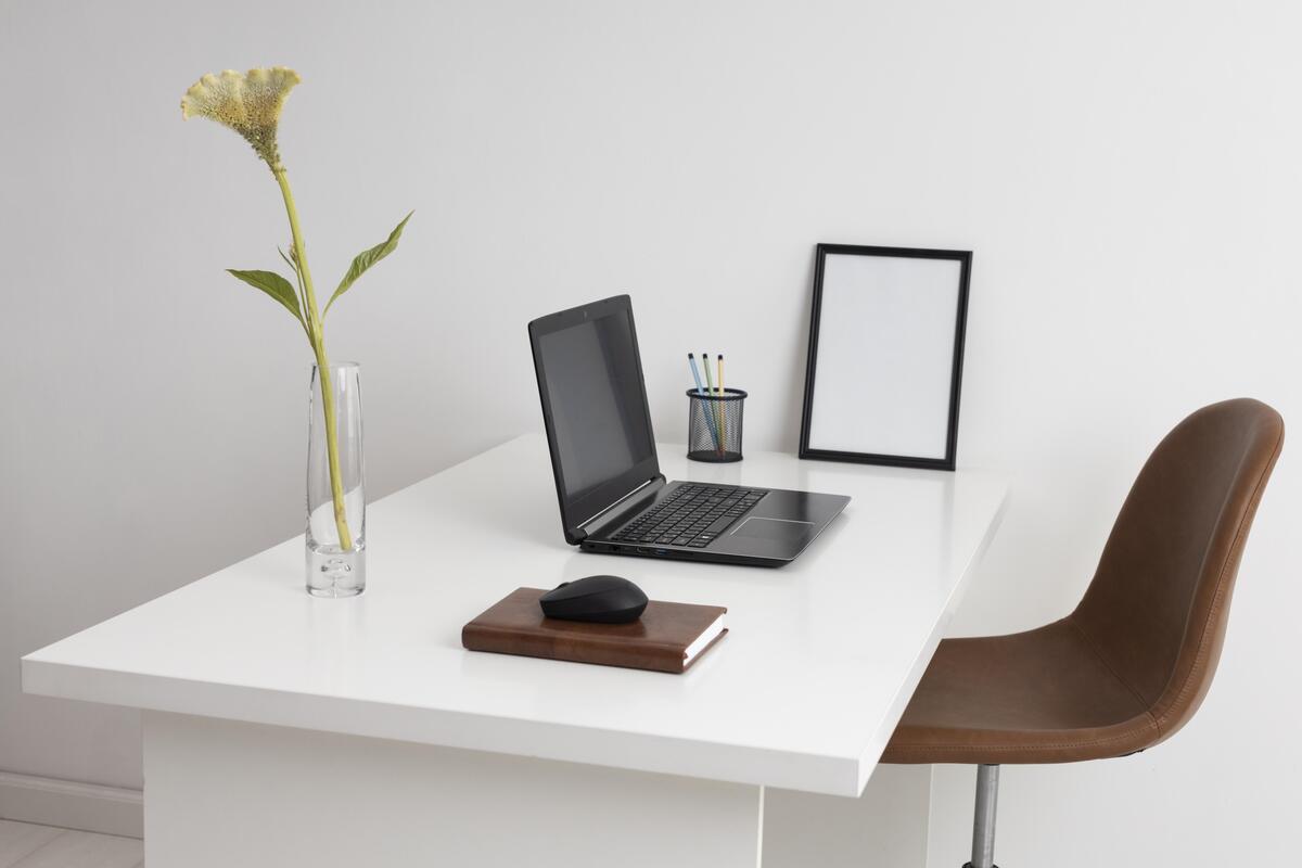 Como uma mesa ergonômica afeta seu trabalho como digitador?